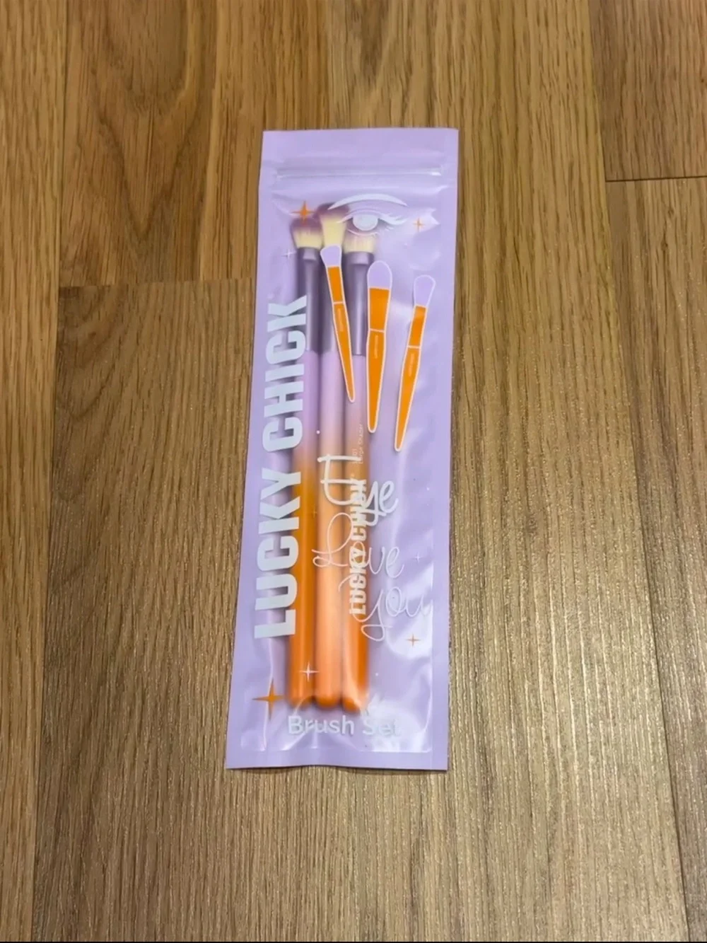 5 for $25 item 🌺 Lucky Chick Eye Brush Set